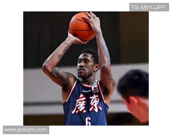 马尚布鲁克斯：从篮球场上的巨星到生活中的奋斗者之路